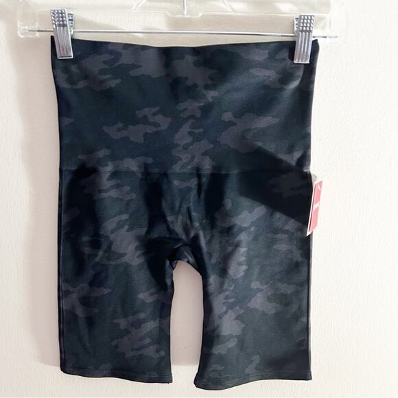 Spanx Look at Me Now Bike Short in Black Camo Medium NWT - Picture 8 of 8